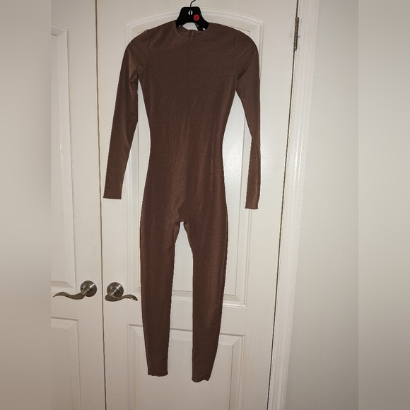 1. NWT SKIMS SHEER SCULPT CATSUIT IN JASPER - Picture 6 of 6
